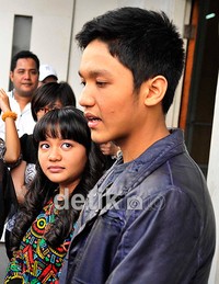 Amel dan Thoriq saat ditemui usai mengisi acara 'Rumpi No Secret' di Gedung Trans TV, Tendean, Jakarta Selatan. Pool/Noel/detikFoto.