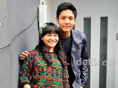 Amel Carla dan Thoriq Graduate Band, Teman Tapi Mesra