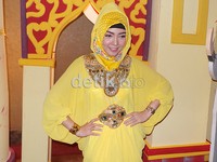 Sebelum nantinya mantap berhijab, Bella mencoba untuk membenahi hati.