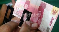 Bank Indonesia Purwokerto juga mengenalkan metode mikroteks, yaitu melihat tanda-tanda pada uang menggunakan kaca pembesar.