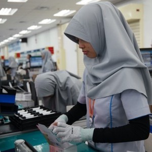 Aneh, Ponsel Impor Lebih Murah Dari yang Made In RI