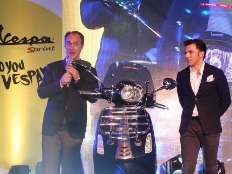 Del Piero Lelang Motor Vespa untuk Amal