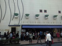 Shin-Yokohama Raumen Museum beralamat di 2-14-21 Shinyokohama, Kohoku-ku, Yokohama. Dekat dengan stasiun kereta Shin-Yokohama, yang harga tiket masuknya pun murah (Afif/detikTravel)
