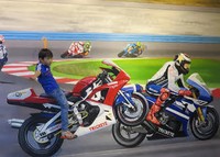 Masih di Great Adventure, ada juga foto di atas motor seperti Valentino Rossi. Mantap! (Hany/detikTravel)