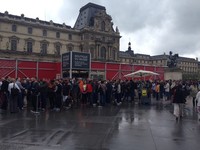 Sisa-sisa benteng masih bisa dilihat di bagian bawah tanah museum. Gedung ini telah diperluas beberapa kali hingga membentuk Istana Louvre yang sekarang (Wahyu Daniel/detikTravel)