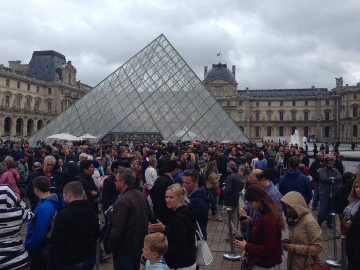 Mau Lihat Lukisan Monalisa, Antre Dulu 1 Jam!