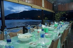 Ngabuburit Asyik di Tepi Danau Sentani, Jayapura