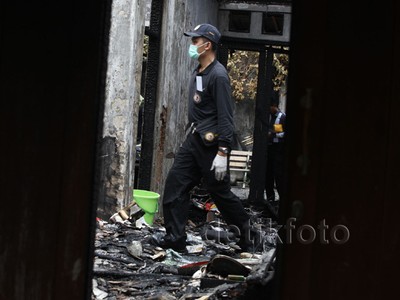 Polisi Olah TKP di Rumah Pasar Minggu