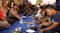 Dalam buka puasa tersebut, Kapolda didampingi oleh Kapolres Pelabuhan Tanjung Priok, AKBP Hengki Hariadi dan Dirpol Air Polda Metro Jaya Kombes Makhruzi.