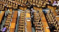 Kursi-kursi di ruang paripurna banyak yang kosong. Pool/Lamhot Aritonang/detikFoto.