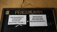 Mereka juga memasang tulisan-tulisan tersebut di papan pengumuman RT.