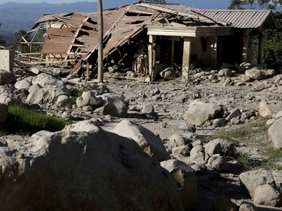Material Vulkanik Sinabung Rusak Rumah Warga