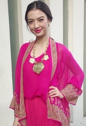 Mendekatkan Diri dengan Keluarga, Raline Shah Kurangi Rutinitas Selama Ramadan