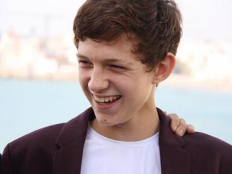 Batu Akik Berbentuk Hellboy, Tom Holland Resmi Jadi Spider-Man