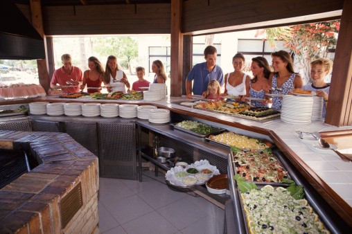 Lakukan Trik Ini Agar Tak Kalap Saat Berbuka dengan Menu Prasmanan