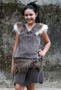 Bintang film 'Aku, Kau & KUA' itu memiliki darah Manado dari sang ibu dan Spanyol dari ayahnya.