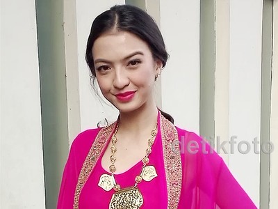 Kecantikan Raline Shah yang Bikin Pria Terpesona