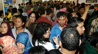 Warga tampak antusias menghadiri Pasar Murah yang digelar di Kemendag.