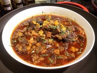 Sajian daging domba yang empuk ini disajikan dengan kuah yang gurih berempah. Ditambahkan dengan prune dan juga saffron serta kayu manis yang menambah citarasa.