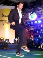 Del Piero Lelang Vespa untuk Amal