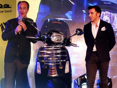 Del Piero Lelang Vespa untuk Amal