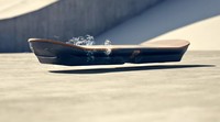 Untuk mengangkat si papan terbang, Lexus menggunakan magnet permanen dan superkonduktor nitrogen cair. Dengan demikian, tidak seperti mobil yang butuh jalan, hoverboard kecil ini langsung terangkat ke udara. Ist/Lexus.