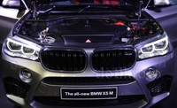 Keduanya sudah dilengkapi dengan BMW Service Inclusive. Hal itu mencakup perawatan rutin tanpa biaya selama 5 tahun atau 60.000 km (tergantung mana yang lebih dulu), serta garansi 36 bulan tanpa batasan jarak tempuh.