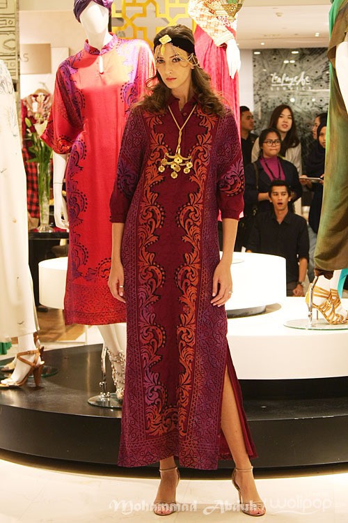 Alleira Fascinating Ramadhan. Ramadhan Trunk Show 2015 at Galeries Lafayette. Pasific Place. Jakarta. [Foto: Mohammad Abduh/Wolipop]