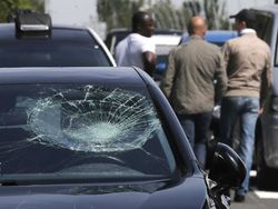 Amukan Sopir Taksi ke Uber