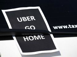 Amukan Sopir Taksi ke Uber