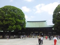 Kuil Meji dibangun oleh pemerintah Jepang pada tahun 1920 untuk mengenang Kaisar Meiji. Kuilnya berlokasi di kawasan Shibuya, tepatnya di seberang Stasiun Meiji-jingumae (Afif/detikTravel)