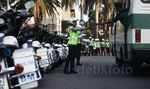 Aksi Polwan Bagikan Peta Mudik di Bundaran HI