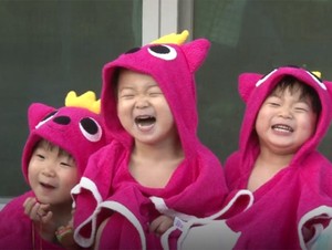 Gemesnya Daehan, Minguk dan Manse Pake Handuk Tikus Pink Kembar Tiga