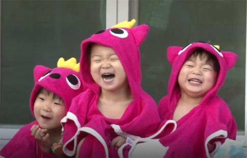 Gemesnya Daehan, Minguk dan Manse Pake Handuk Tikus Pink Kembar Tiga