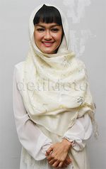 Ketika Julia Perez Tampil Berkerudung