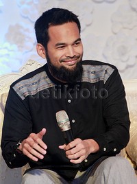     Saya mencintai nabi saya, salah satu sunnah-nya adalah jenggot, jadi saya pilihannya berjenggot, kata bintang 'Cinta Fitri' itu. Pool/Gus Mun/detikFoto.