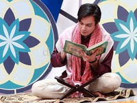Mantan kekasih Marshanda itu mengaji dengan penuh penghayatan. Pool/Gus Mun/detikFoto.