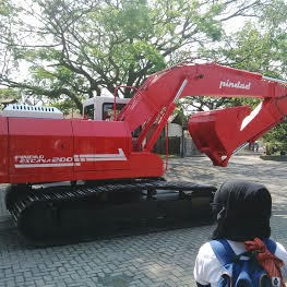 Cerita Menteri Rini Tak Percaya Pindad Bisa Bikin Ekskavator