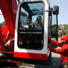 Menteri Rini Minta Pindad Buat 100 Unit Ekskavator Per Tahun