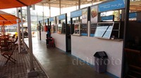 Di Food and Culture Park Lenggang Jakarta inilah para penjaja makanan dan minuman dan juga berbagai cinderamata ditempatkan. Tempatnya tampak bersih, rapi dan nyaman.     