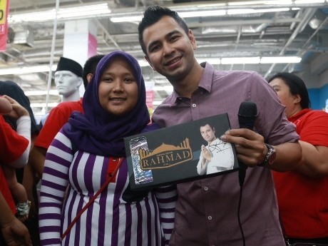 Raffi Ahmad Antusias Geluti Bisnis Sarung