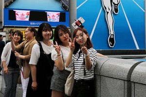 Disneyland Haramkan Tongsis