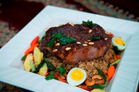 Nasi kebuli dan kambing guling spesial yang disiapkan Chef Dodiek Triwandaya. Daging kambing yang empuk pas berpadu dengan nasi kebuli yang gurih.