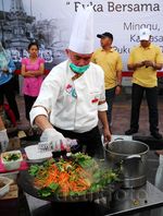 Koki Hotel Demo Masak di Tugu Yogyakarta