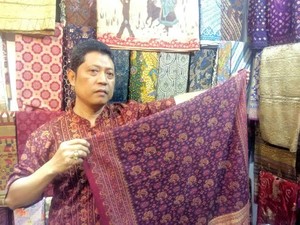 Kain Tenun Antik Berumur 200 Tahun Ini Harganya Tembus Rp 150 Juta