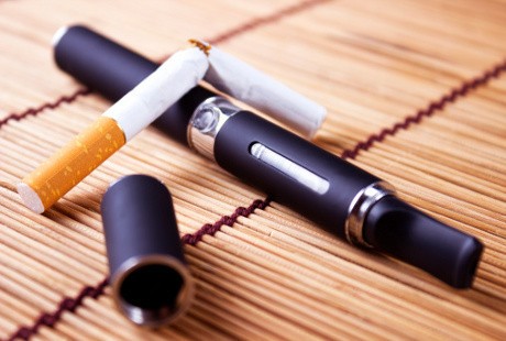 Ilmuwan Ragukan Manfaat Rokok Elektrik