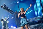 Shake It Off! Keseruan Taylor Swift di 'The 1989 World Tour'