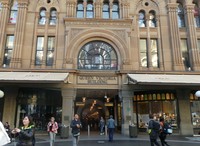 Queen Victoria Building atau QVB merupakan bangunan dari tahun 1898 yang masih kokoh berdiri hingga kini. Di dalamnya tak hanya bangunan biasa tapi sangat cantik dengan pernik klasik (Shafa/detikTravel)