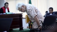 Suroso langsung duduk di kursi terdakwa dalam sidang putusan sela di Pengadilan Tipikor Jakarta.