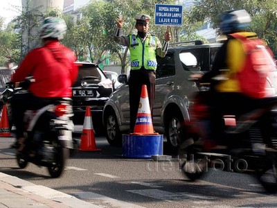 Polisi Terapkan Jalur Sepeda Motor di Jalan Iskandarsyah